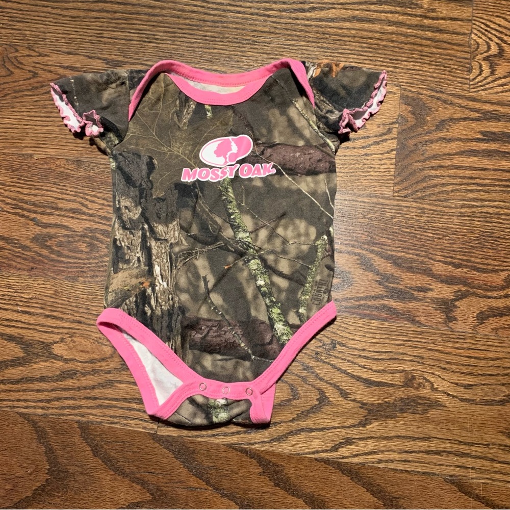 Mossy Oak Girls 6/9month Bodysuit Camouflage Pink
